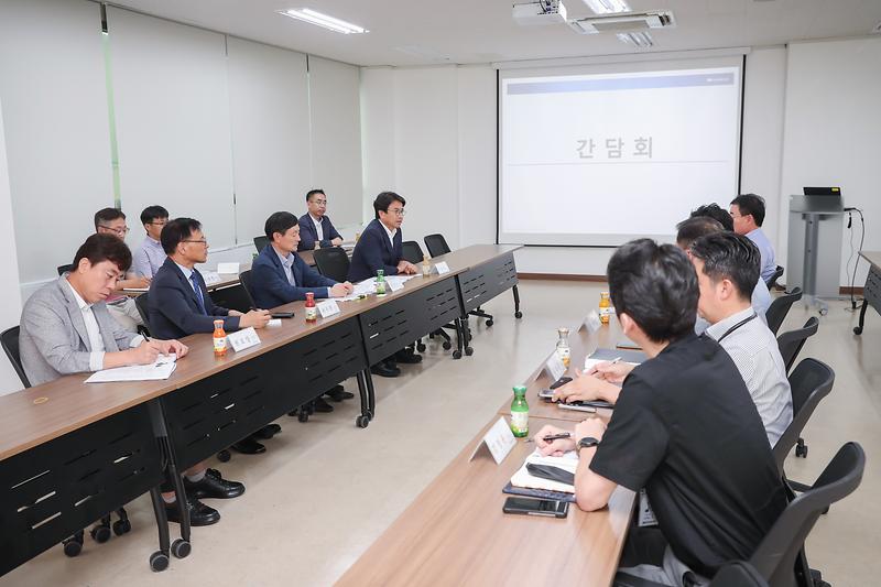 Young-5552.jpg 이미지