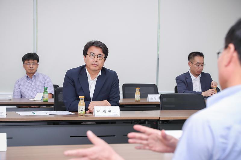 Young-5558.jpg 이미지