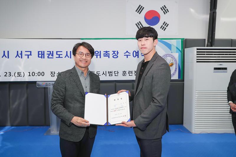 Young-6358.jpg 이미지