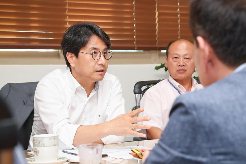 Young-7443.jpg 이미지