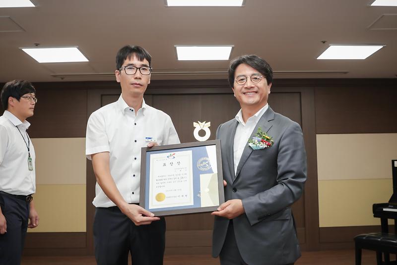 Young-8330.jpg 이미지