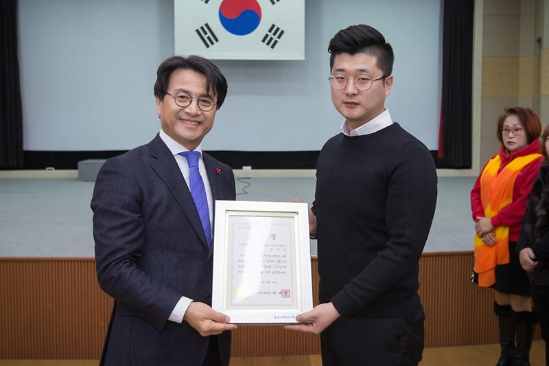 Young-8443.jpg 이미지