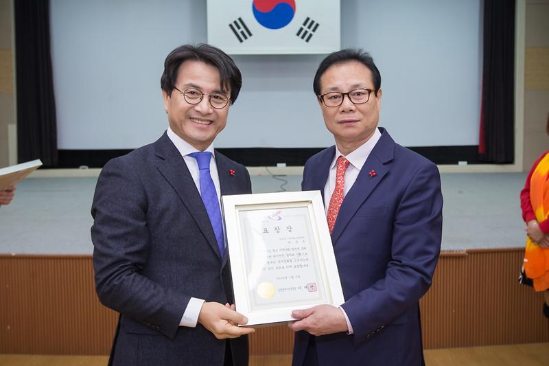 Young-8477.jpg 이미지