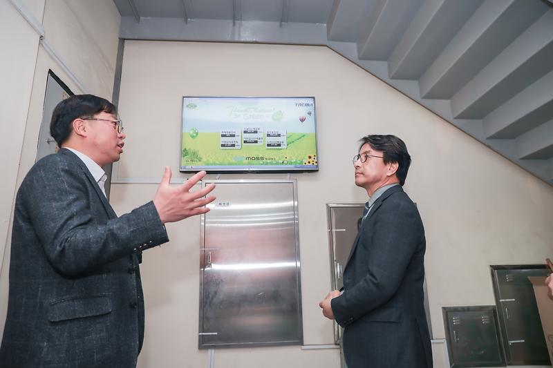 Young-8510.jpg 이미지