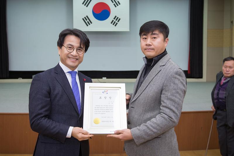 Young-8549.jpg 이미지