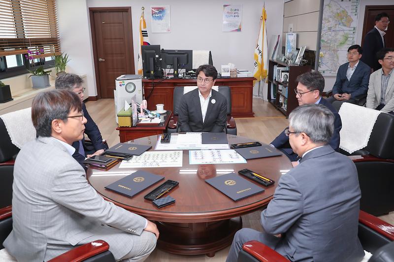 Young-8714.jpg 이미지