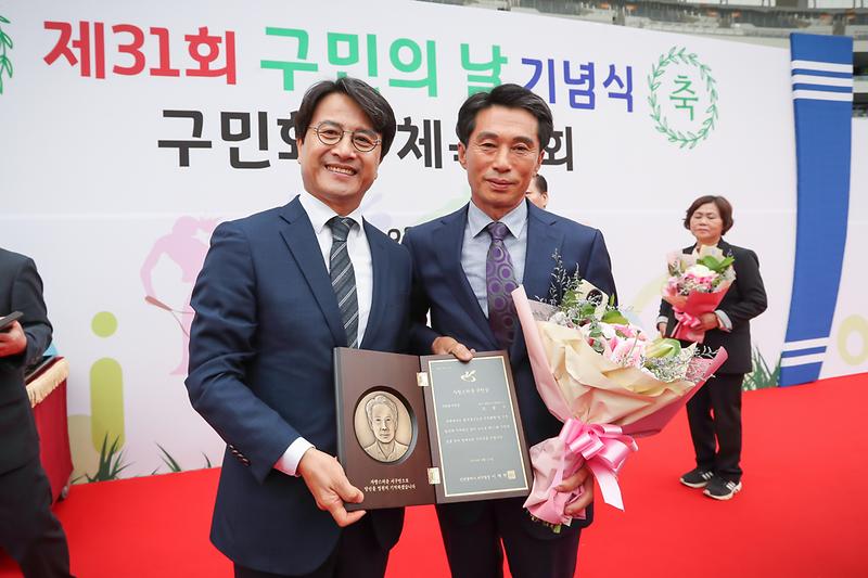 Young-9670-2.jpg 이미지