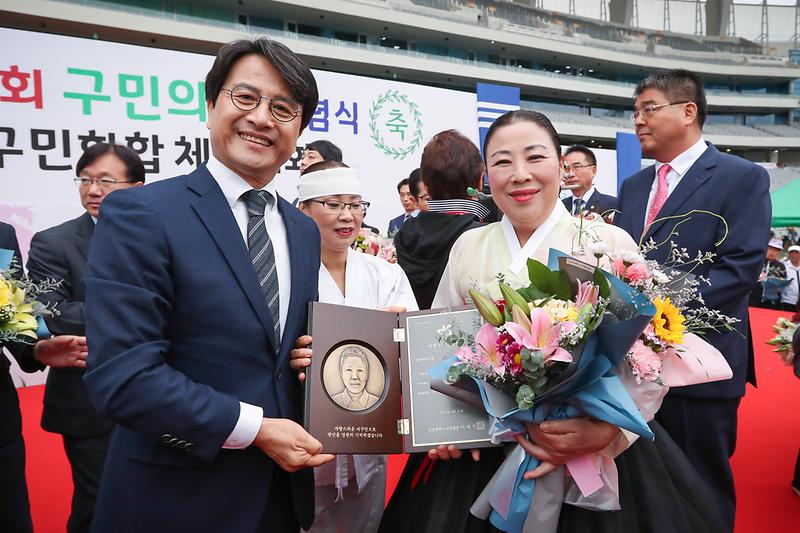 Young-9696-2.jpg 이미지