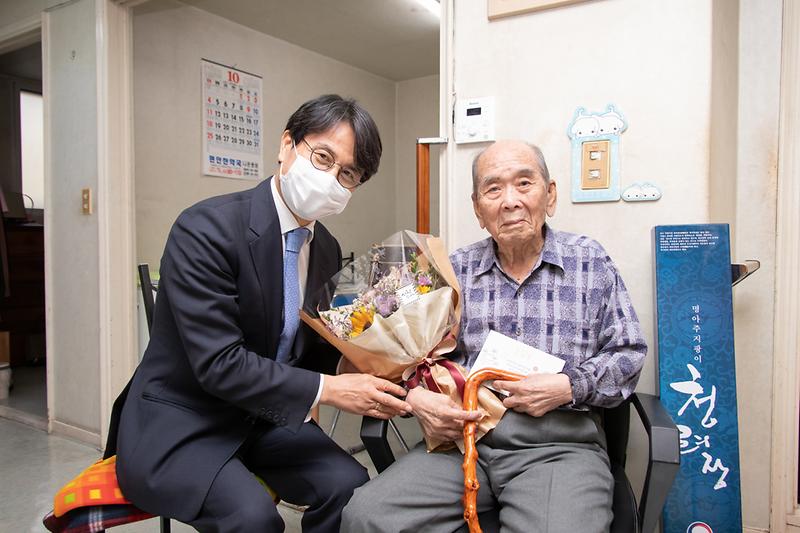 Young-0809.jpg 이미지