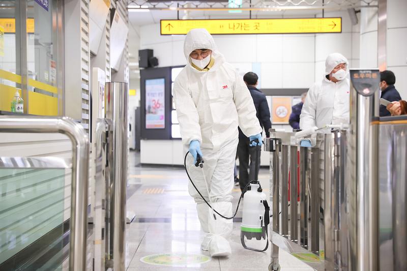 20200204 검단사거리역 및 가정역 긴급 방역실시 사진