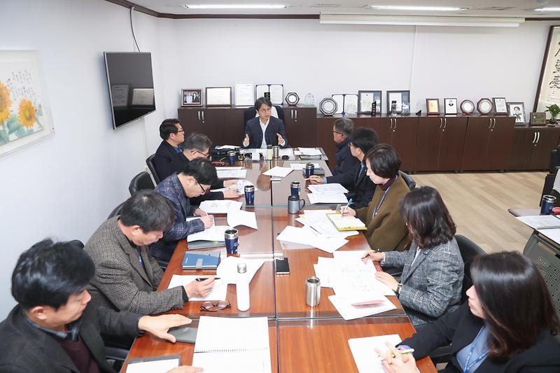 Young-1887.jpg 이미지