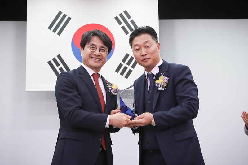 Young-7286.jpg 이미지