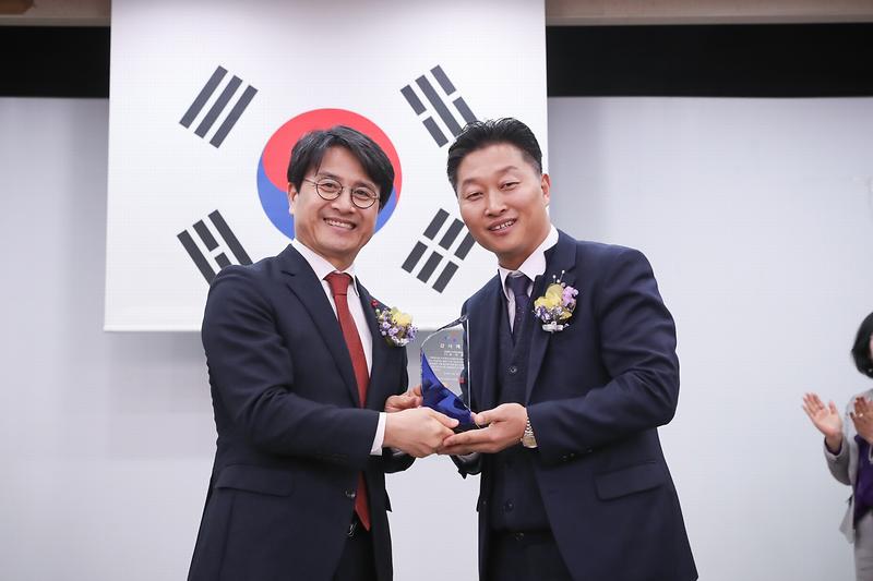 Young-7290.jpg 이미지