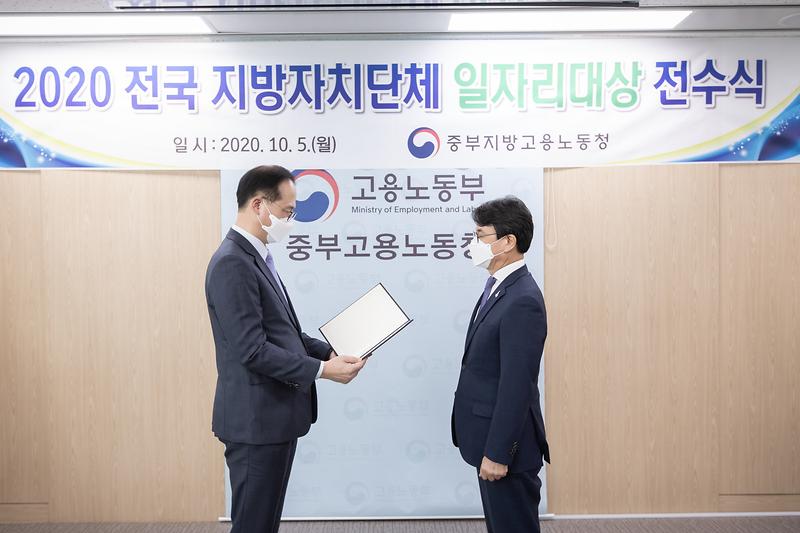 Young-7578.jpg 이미지