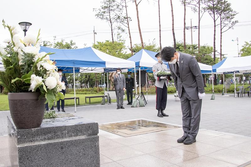 Young-7943.jpg 이미지