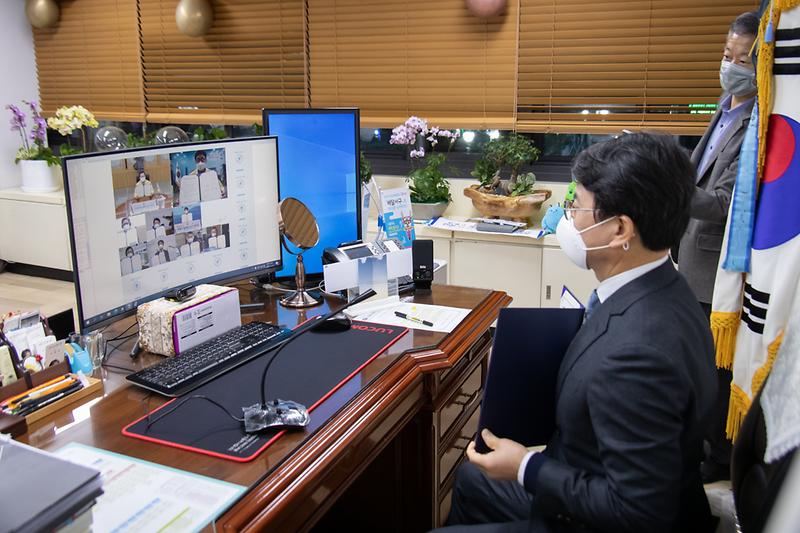 Young-8196.jpg 이미지