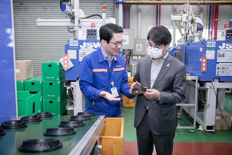 Young-8878.jpg 이미지