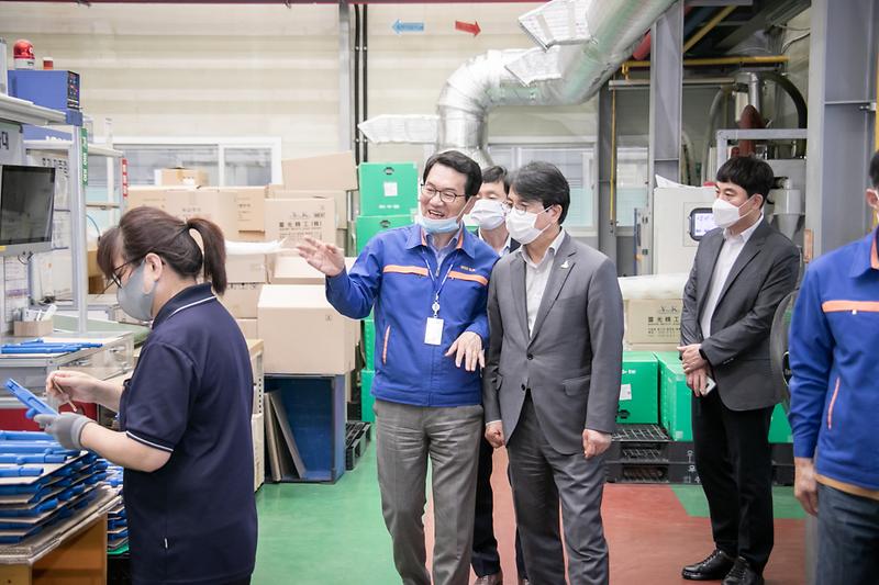 Young-8988.jpg 이미지