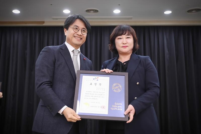 Young-9513.jpg 이미지