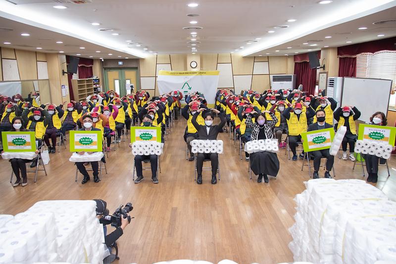 20211123 우유갑재활용 교환 물품 전달식 사진