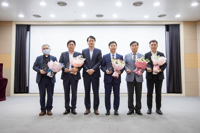 Young-1907.jpg 이미지