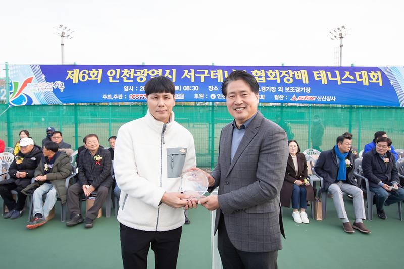 Young-1978.jpg 이미지