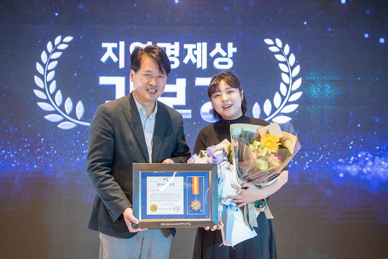 Young-4282.jpg 이미지