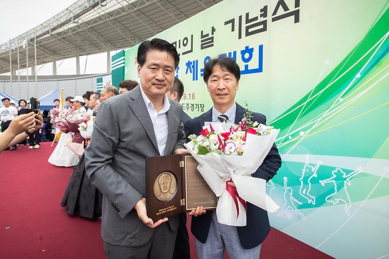 Young-7170.jpg 이미지