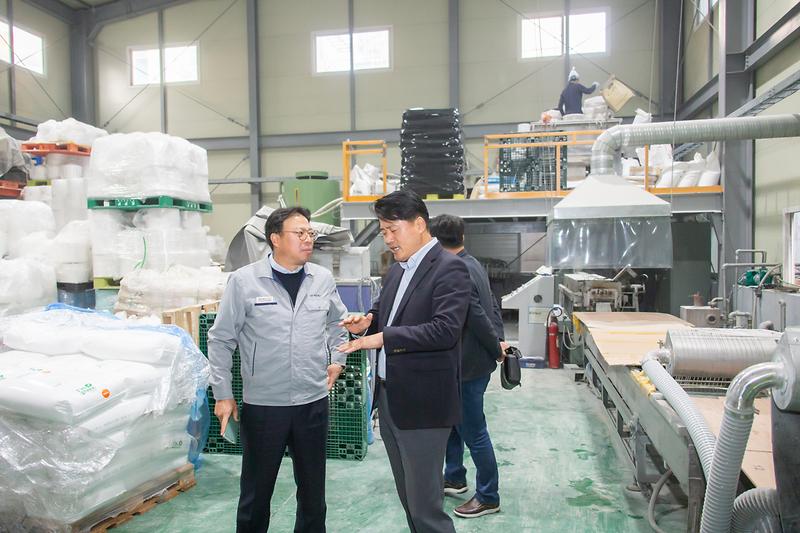 Young-7478.jpg 이미지