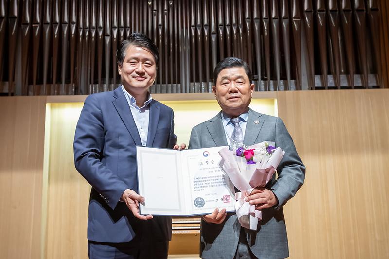 Young-8933.jpg 이미지