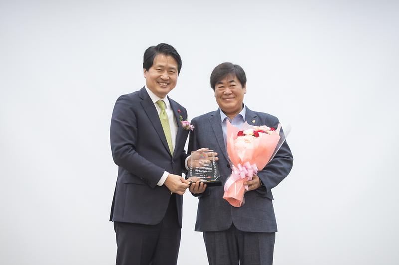 Young-1605.jpg 이미지