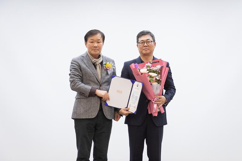 Young-1718.jpg 이미지