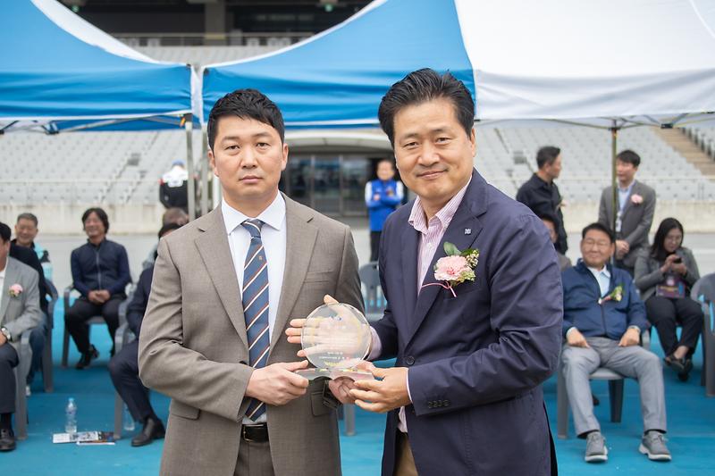 Young-1848.jpg 이미지