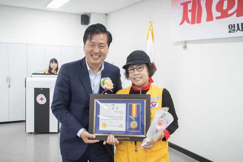 Young-1875.jpg 이미지