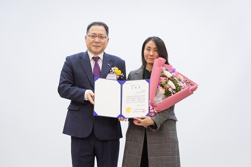 Young-2002.jpg 이미지