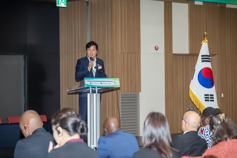 Young-2007.jpg 이미지