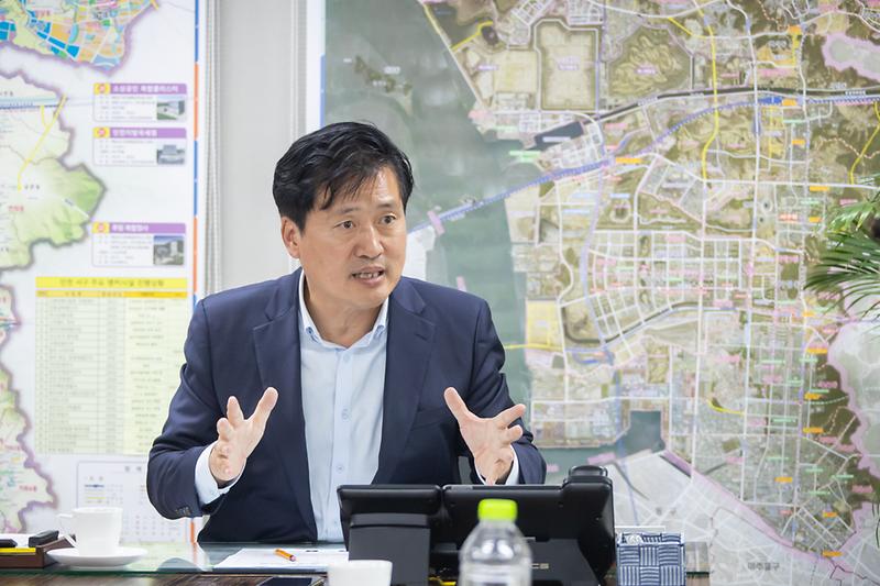 20241014 생명존중안심마을 우수 지자체장 인터뷰 사진