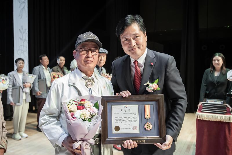 Young-3108.jpg 이미지