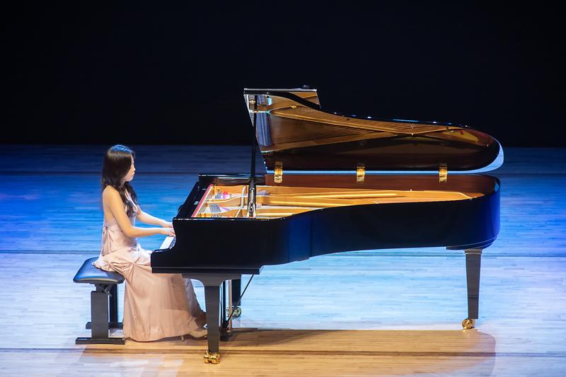 Young-3111.jpg 이미지