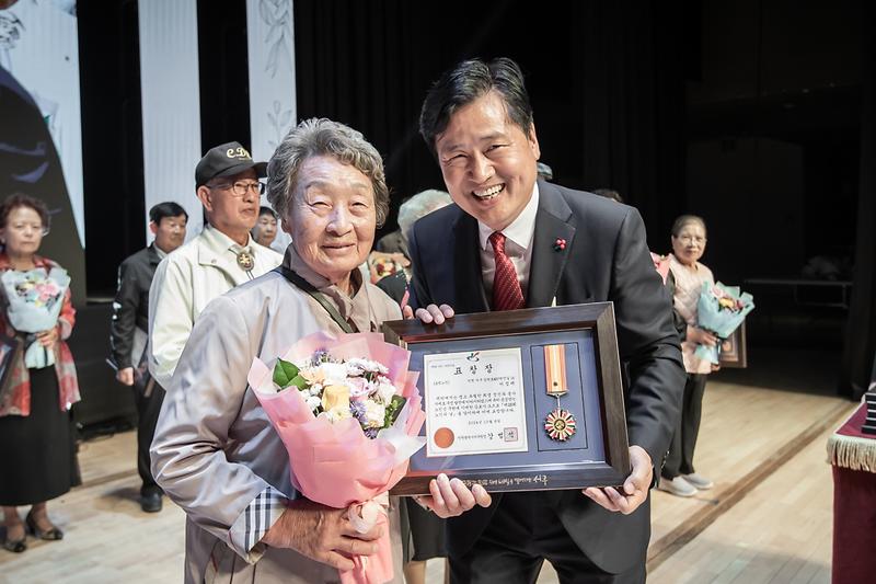 Young-3124.jpg 이미지