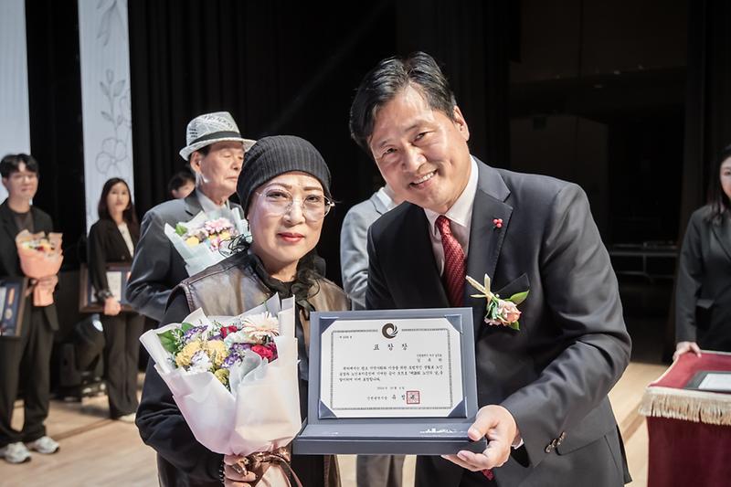 Young-3430.jpg 이미지