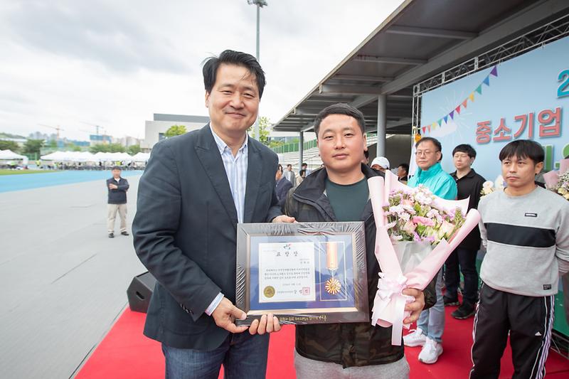 Young-5370.jpg 이미지