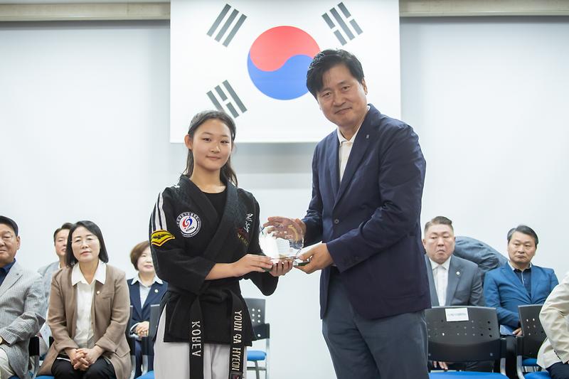 Young-6981.jpg 이미지