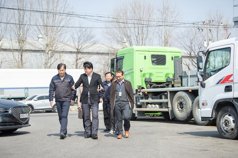 Young-7577.jpg 이미지