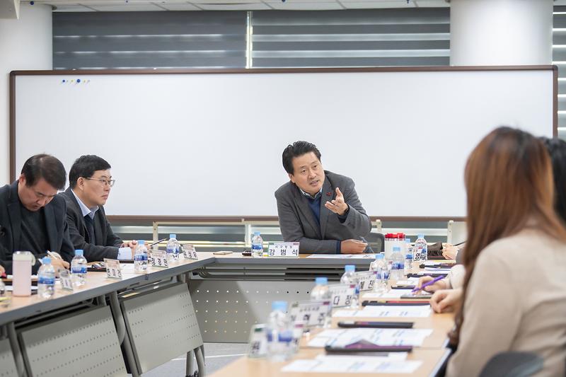 Young-8831.jpg 이미지