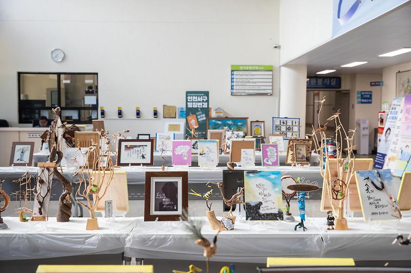 20241028 상이군경회 솟대 작품 전시 사진