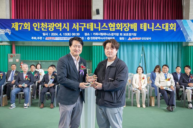 Young-9609.jpg 이미지