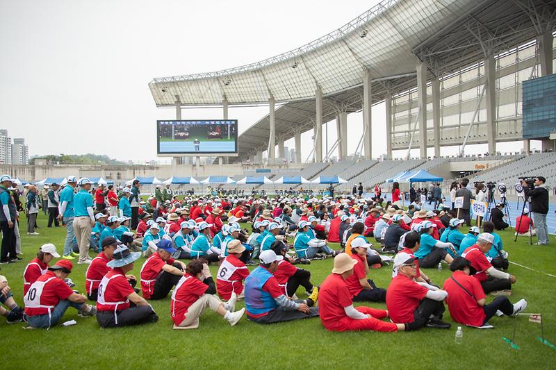 Young-1879.jpg 이미지