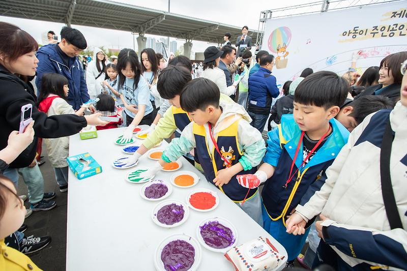 Young-1880.jpg 이미지