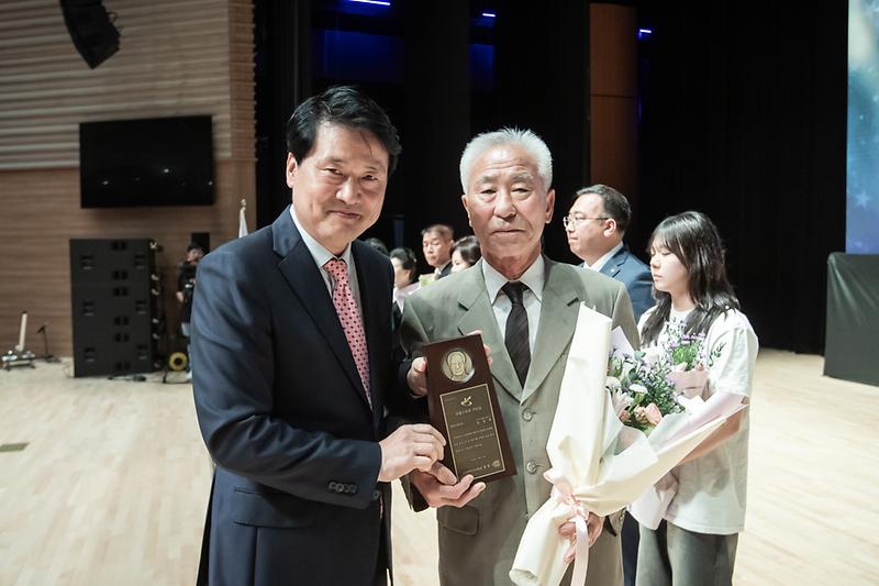 Young-5114.jpg 이미지